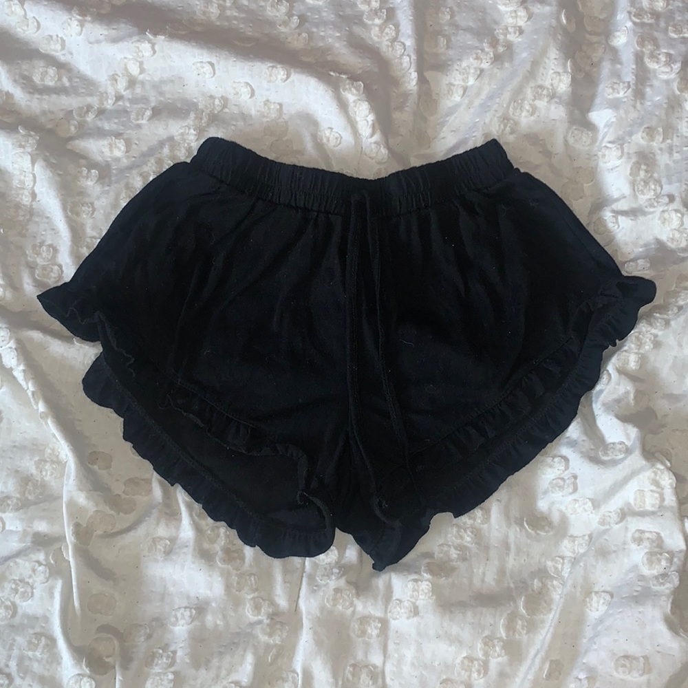 Black ruffle shorts, size s/m